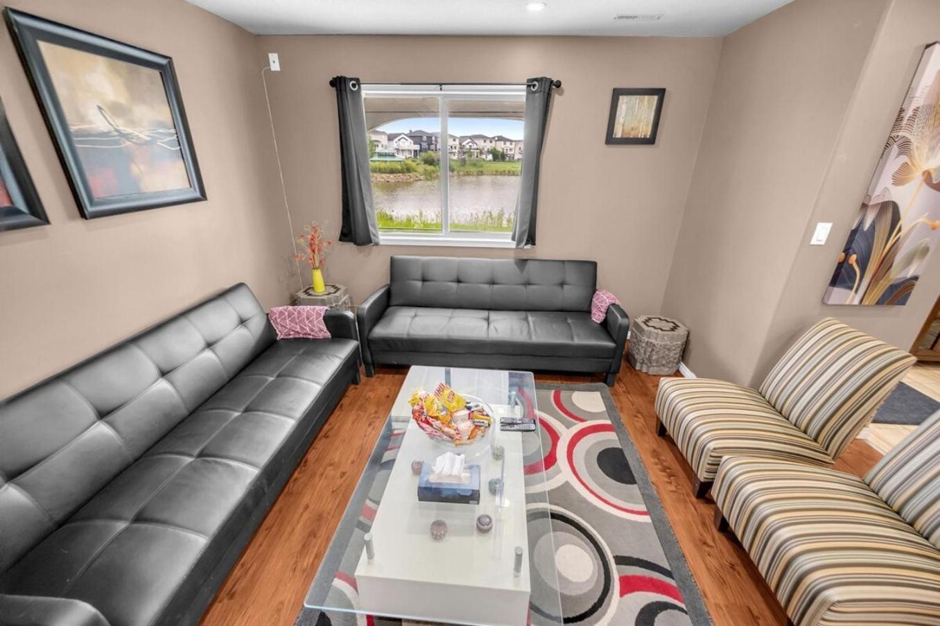 52-3 Bed Suite On Lake Central Ac By Airport YYC Exterior foto