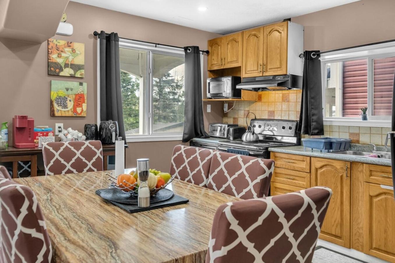 52-3 Bed Suite On Lake Central Ac By Airport YYC Exterior foto